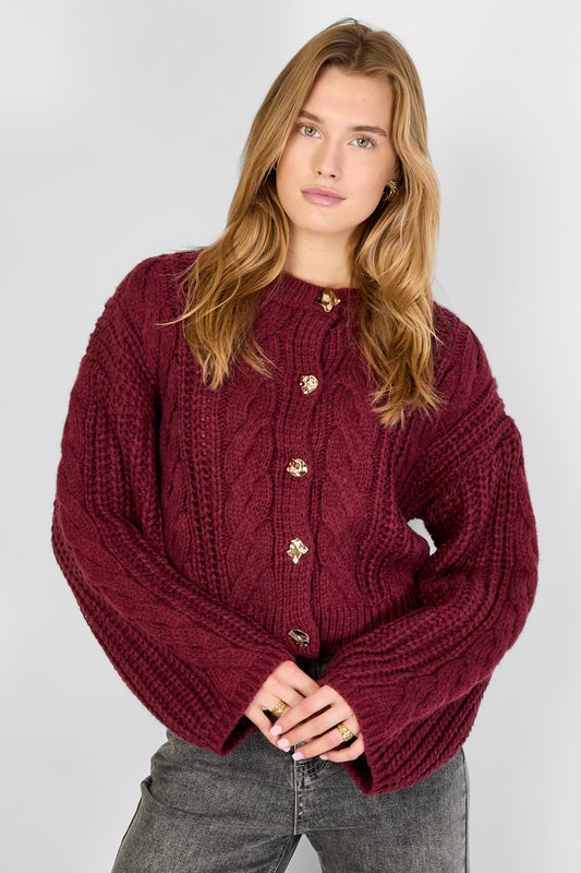cable-knit-cardigan-damen-am-model