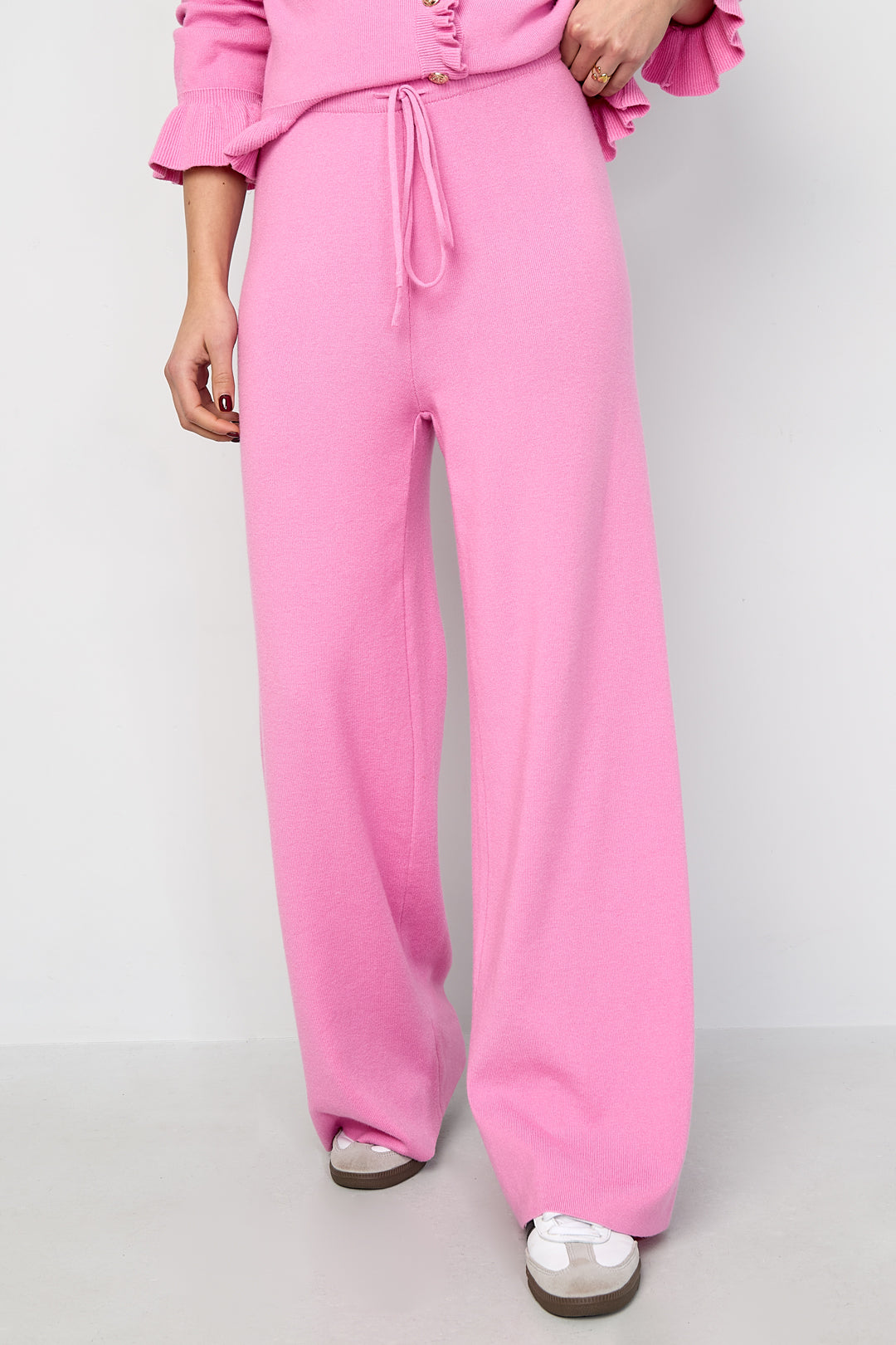 casual-outfit-mit-liebevollen-hosen