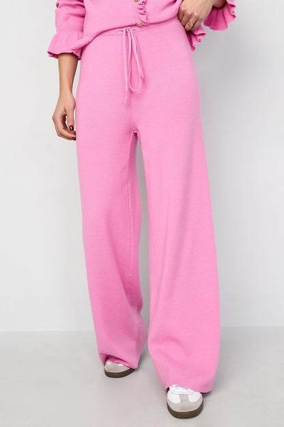 casual-outfit-mit-liebevollen-hosen