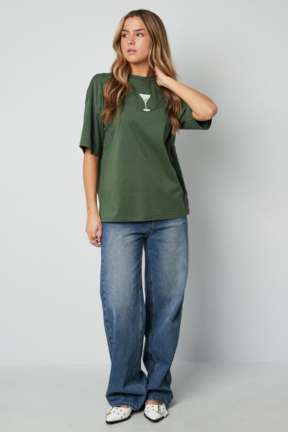 casual-letter-print-shirt-damen-outfit
