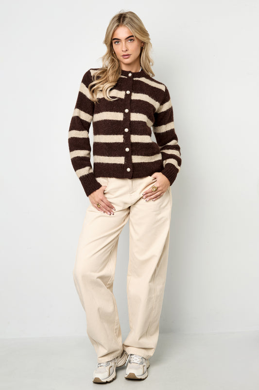 casual-streifen-cardigan-damen-am-model