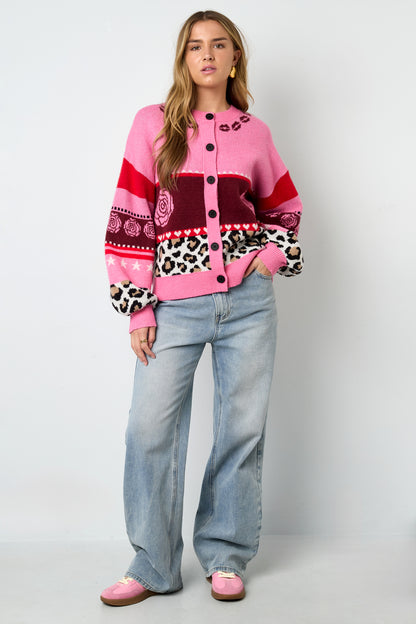 casual-strickjacke-damen-floral-print-leicht-modern-outfit