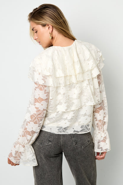 blumenmuster-damenbluse-studioaufnahme