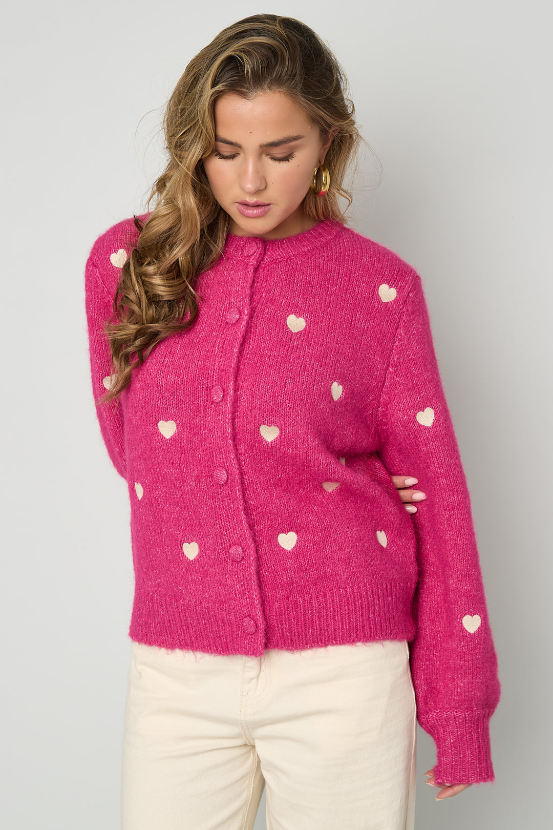 casual-outfit-herzchen-strickjacke