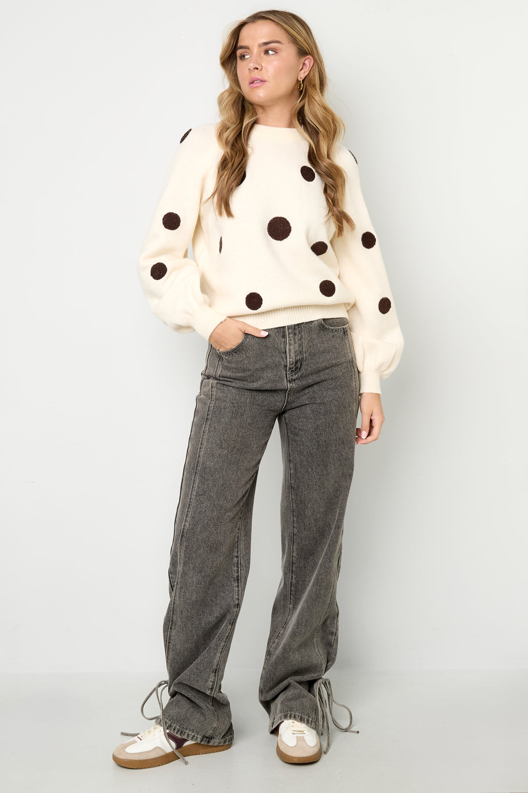 cute-gepunkteter-pullover-damen-look