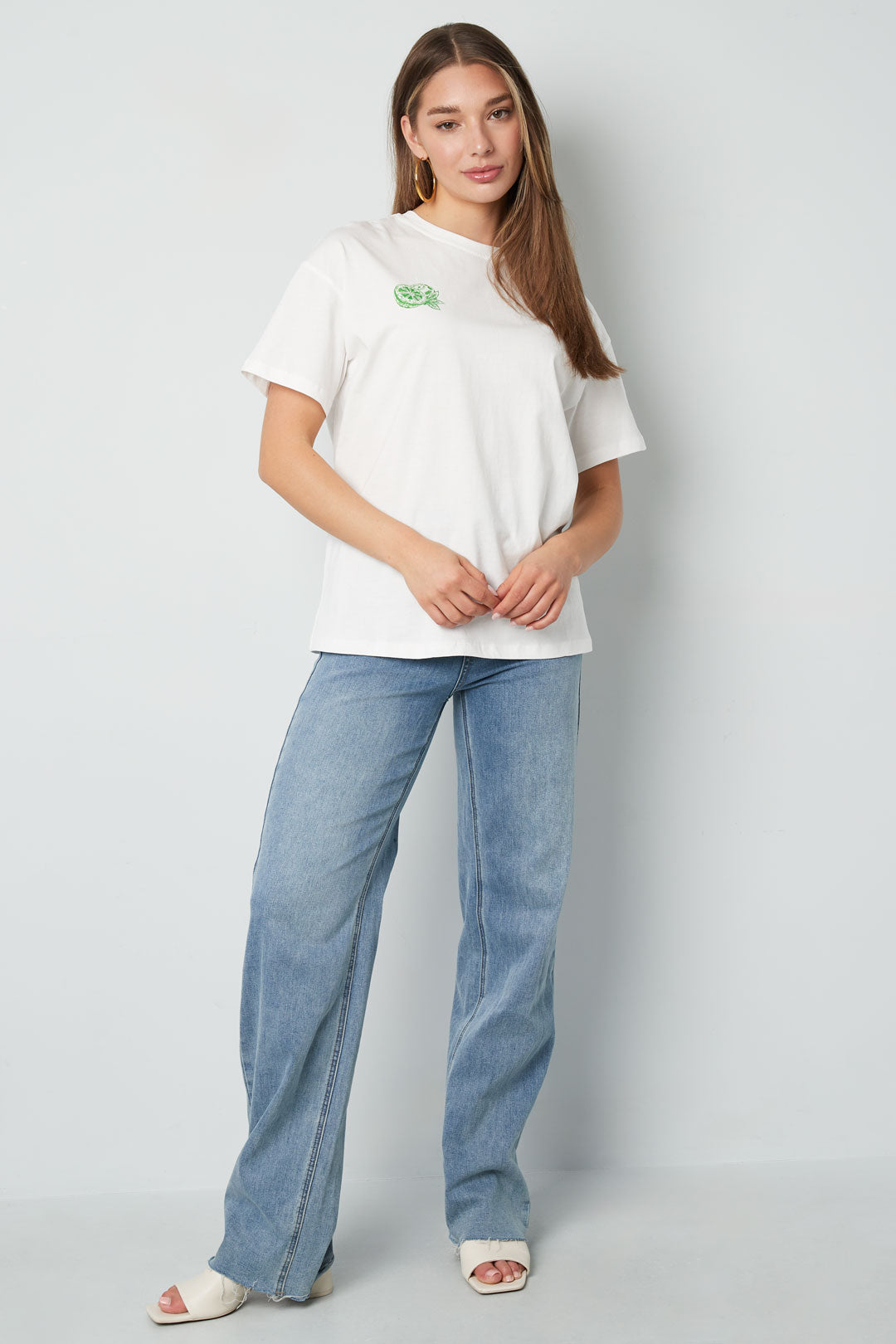 botanisches-damen-t-shirt-studioaufnahme