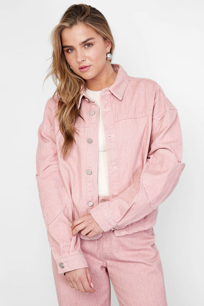 denim-jacke-mit-herz-detail