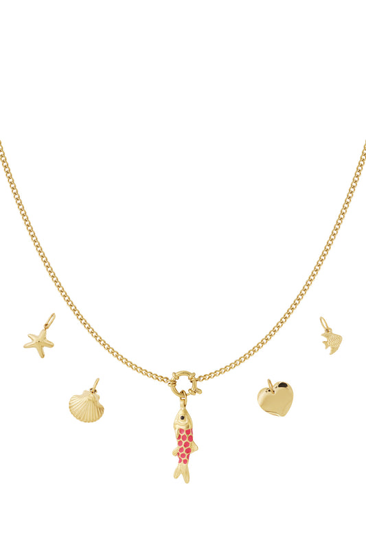 DIY Halskette mit Fischanhängern für Damen in maritimem Design.