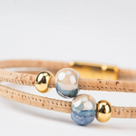 Doppelsträngiges Armband mit gemischter blauer Keramik und Goldperlen