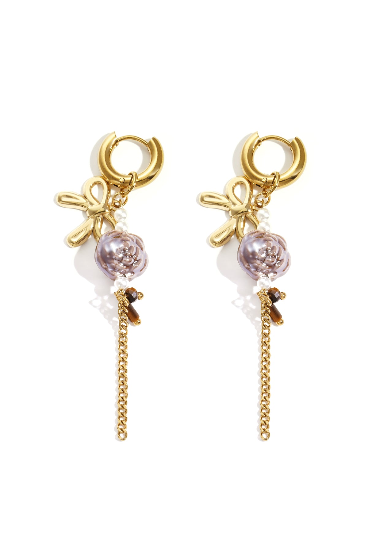 Edelstahl Tropfen Ohrringe mit Blumenmotiv für Damen in Purpur Vorderansicht.