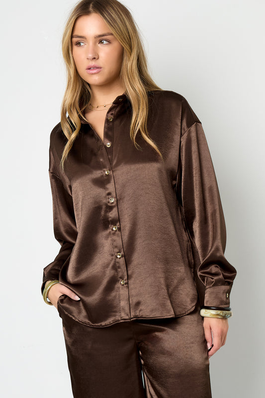 einfarbige-freizeitbluse-damen-am-model