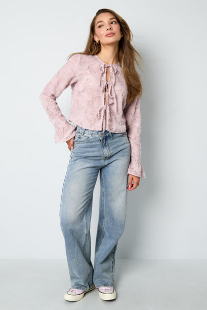 gewebte-polyesterfasern-damen-langarmshirt-fashion-shot-minimal-elegant