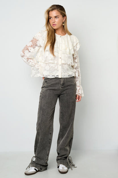 elegante-damenbluse-mit-spitzeneinsatz