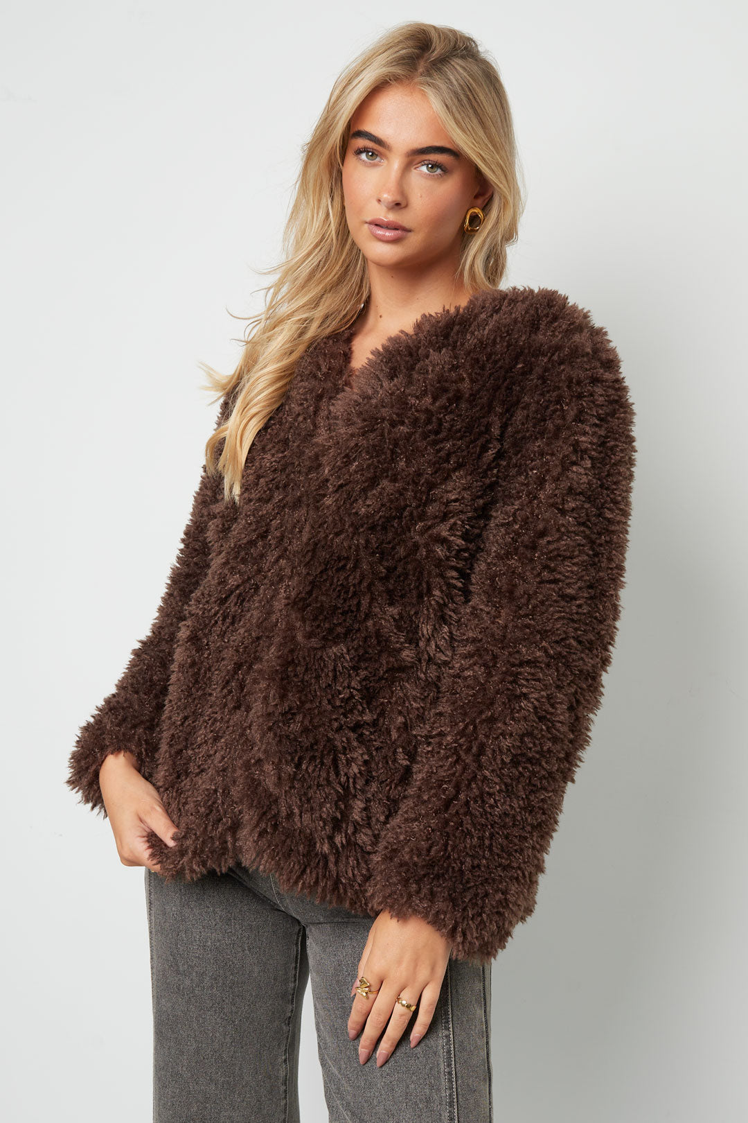 elegante-winterjacke-damen-gewebter-stoff-modern-fashion-look