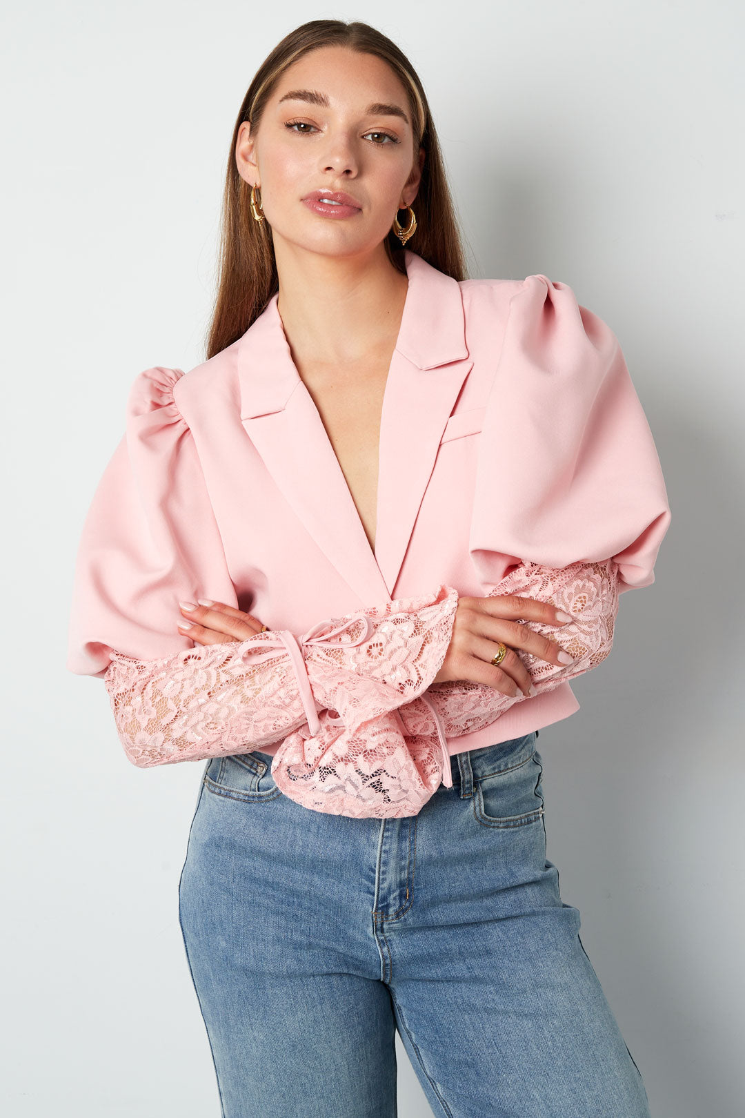 eleganter-damen-blazer-am-model