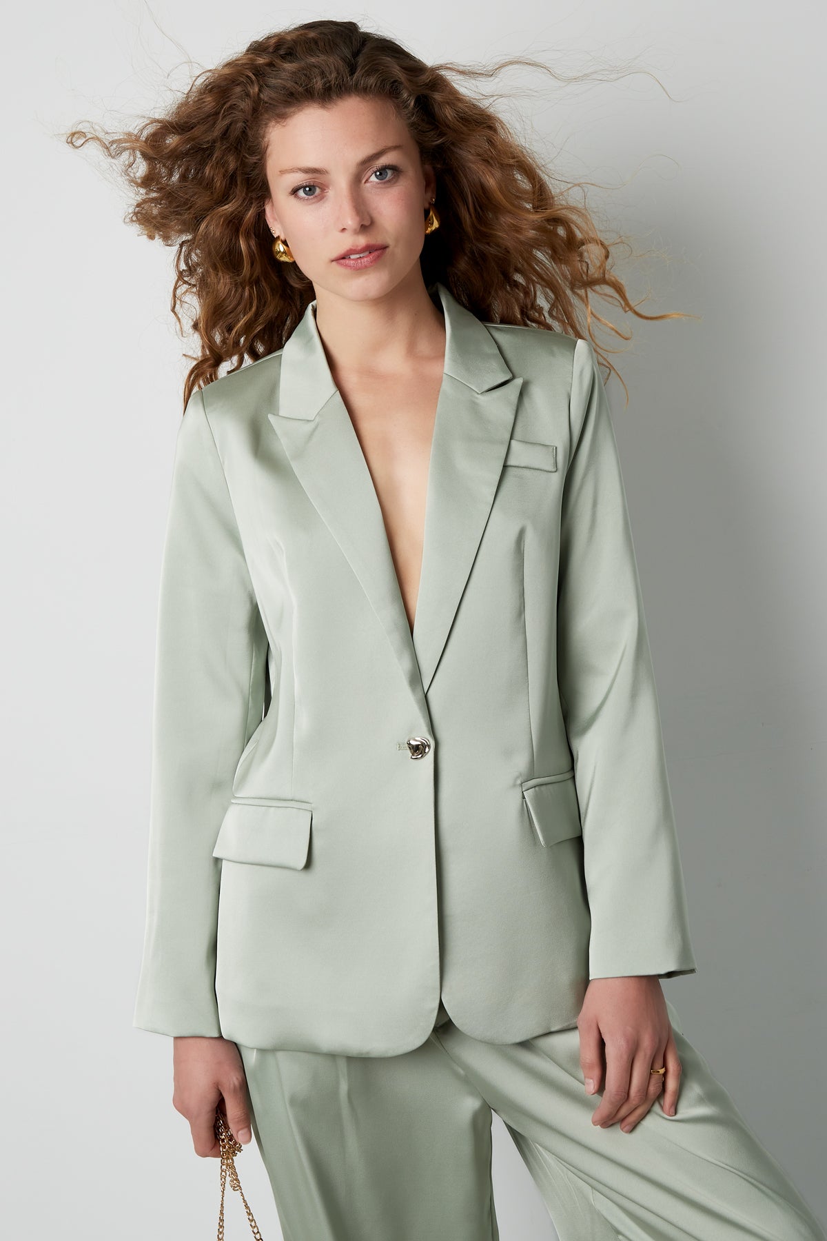 eleganter-satin-blazer-set-look