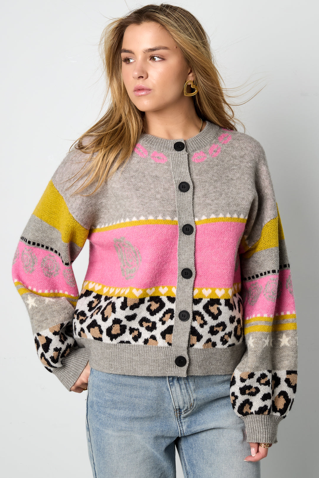 eleganter-cardigan-damen-blumen-design-mode-fashion-look