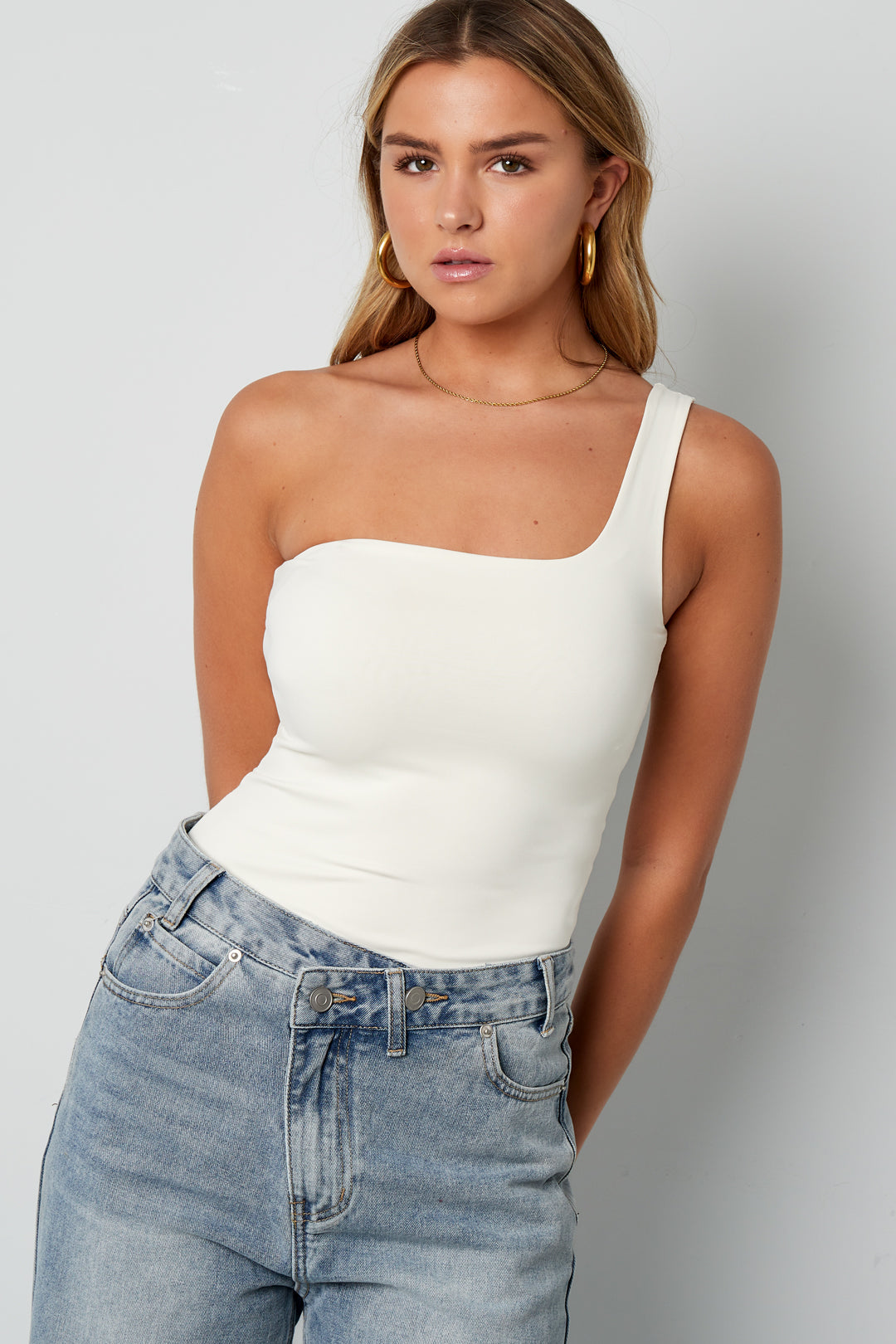eleganter-ein-schulter-bodysuit-damen