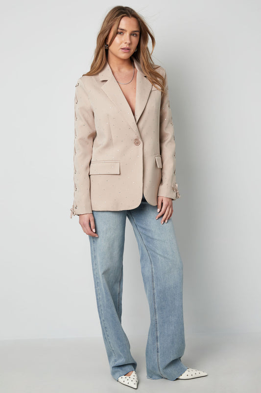 elegantes-blazer-set-damen-am-model