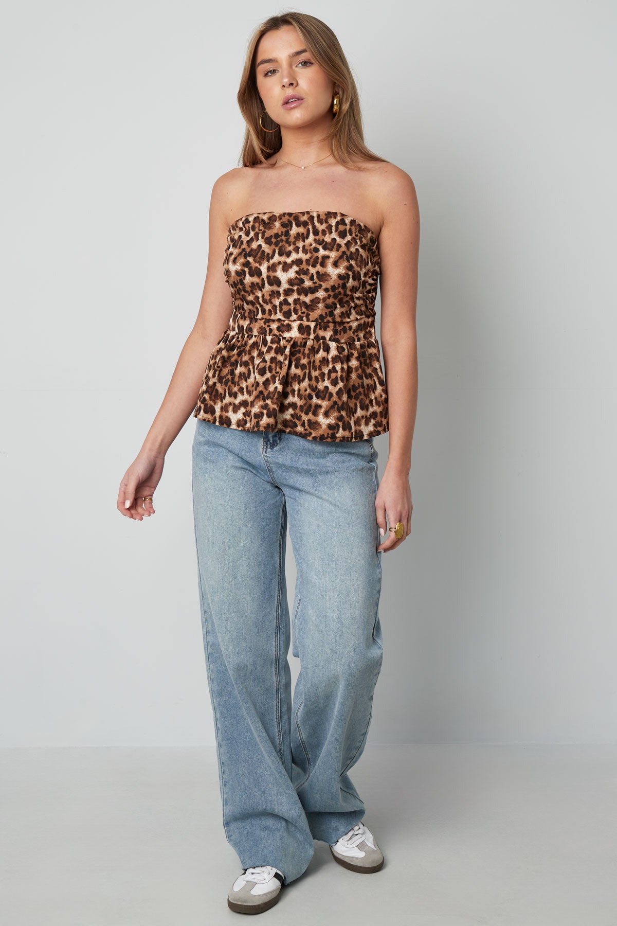 elegantes-peplum-oberteil-damen-animal-print-fashion-look
