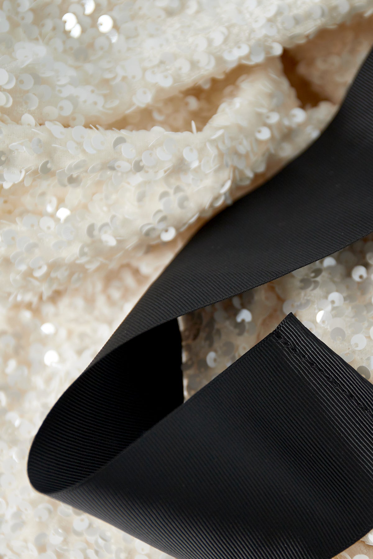 polyester-langarm-oberteil-studio-shot-modern-fashion