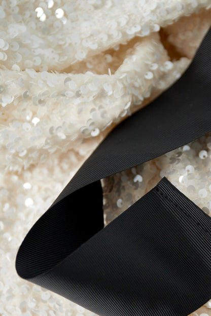 polyester-langarm-oberteil-studio-shot-modern-fashion