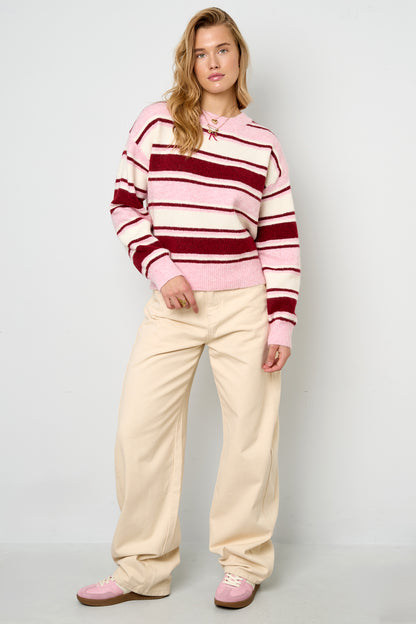 gestreifter-pullover-lola-studioaufnahme