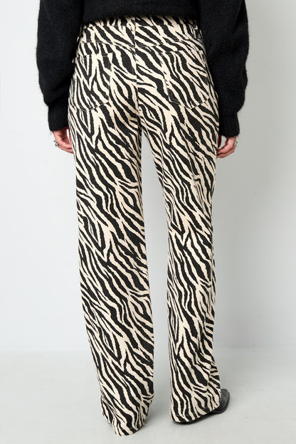 zebra-hose-damen-seitenansicht