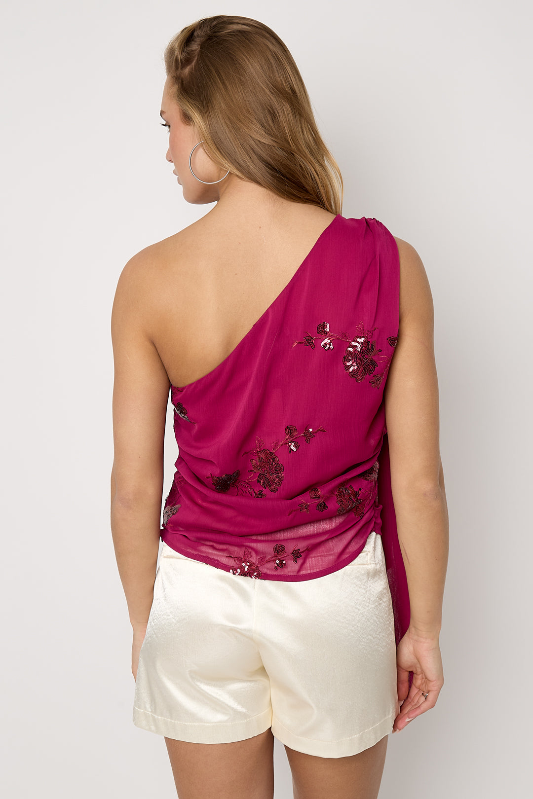 Sommer-Schal mit Stickerei