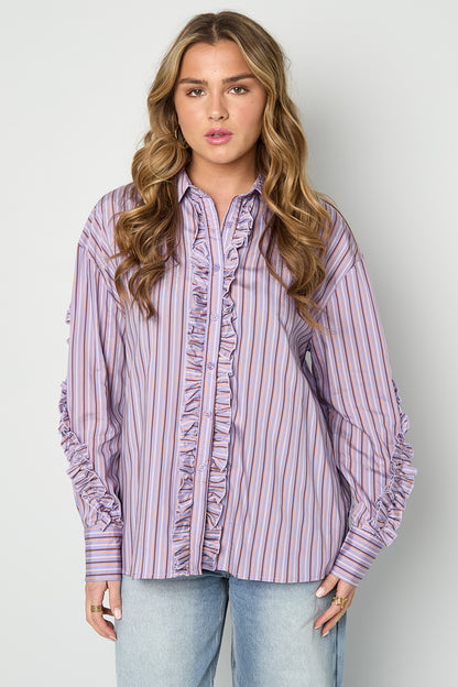rueschen-damen-bluse-am-model-elegant