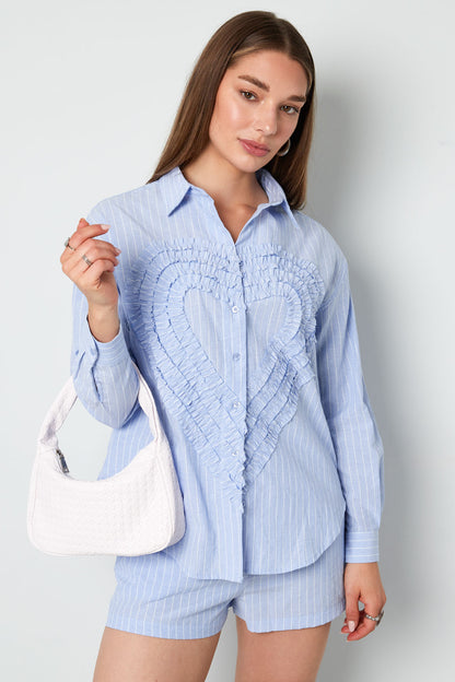 feminine-damenbluse-mit-rueschen