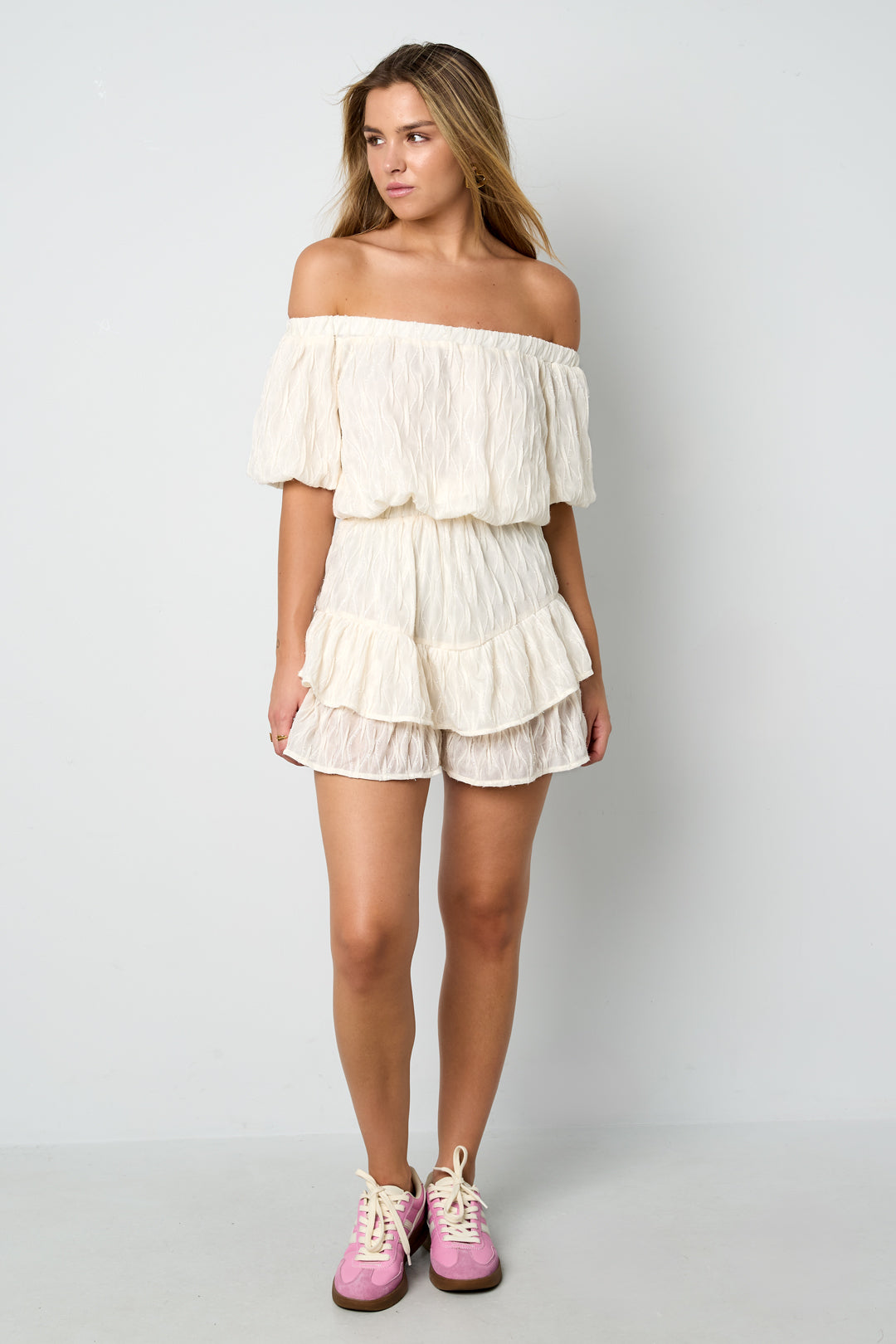 femininer-damen-bodysuit-look