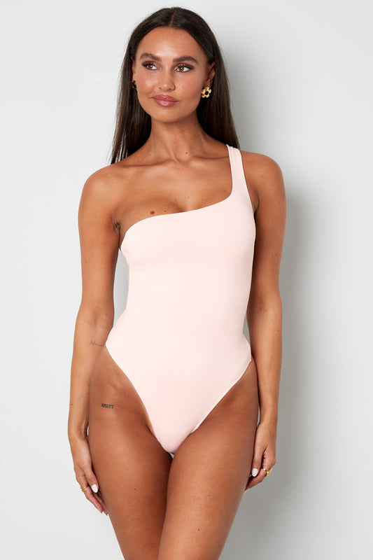 figurformender-damen-bodysuit-am-model