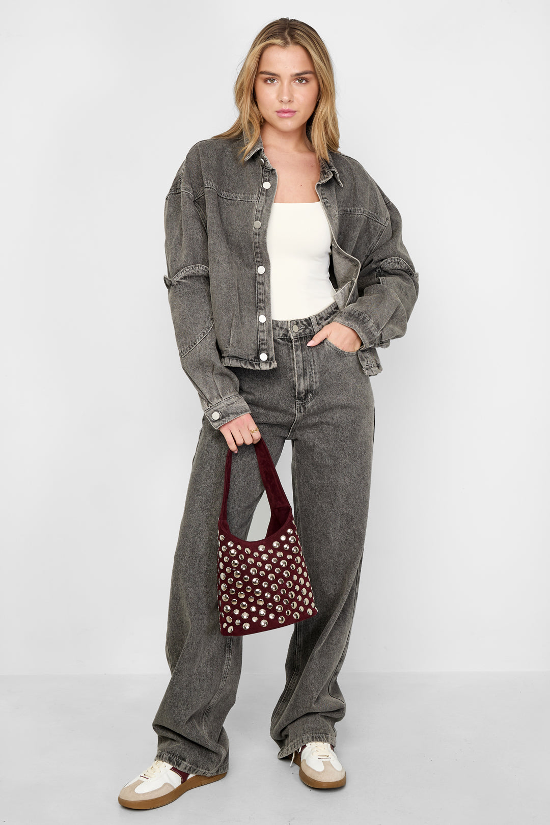 freizeit-outfit-mit-herz-jeansjacke