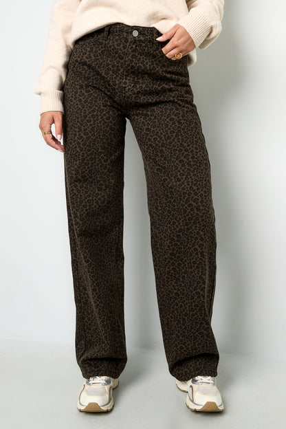 gerade-hose-damen-am-model