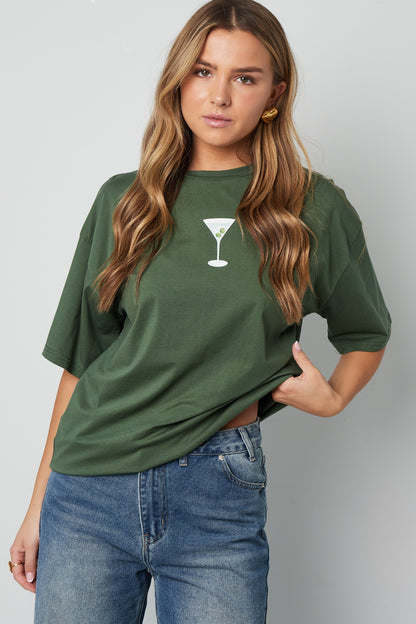 gestricktes-baumwoll-t-shirt-damen-am-model