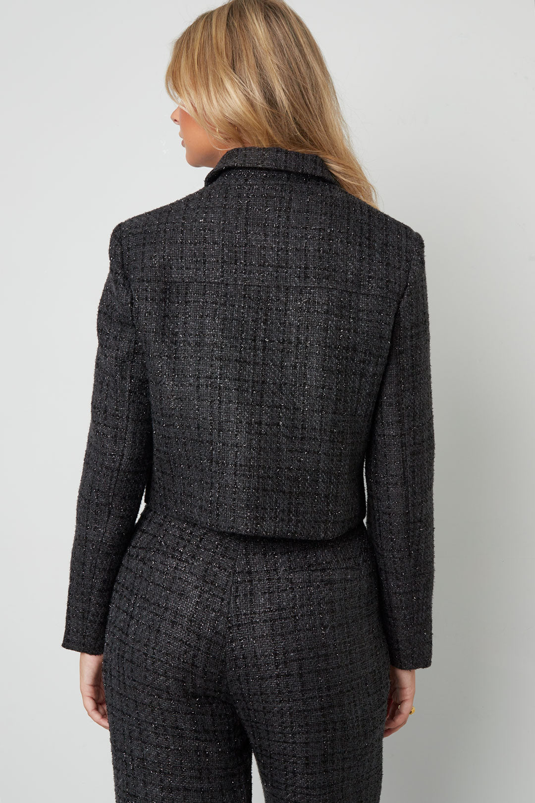 gewebte-damen-jacke-kariert-struktur-design-fashion-elegant-outfit