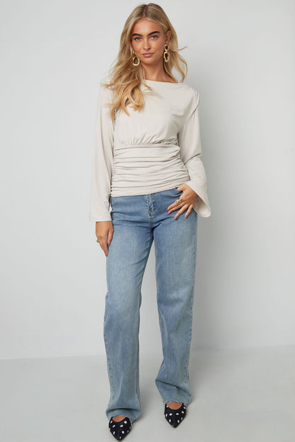 gewebte-polyesterfasern-damen-langarmshirt-am-model-eleganter-look