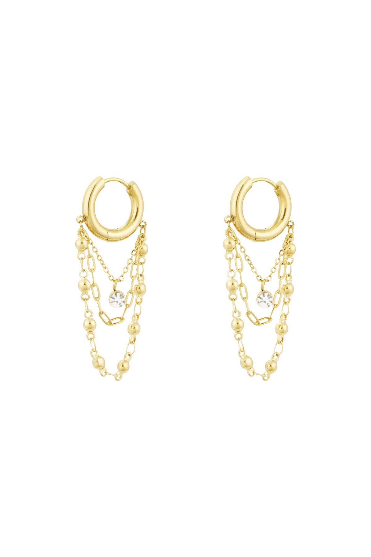 Goldfarbene Ohrringe mit feiner Kette für Damen in eleganter Frontansicht.