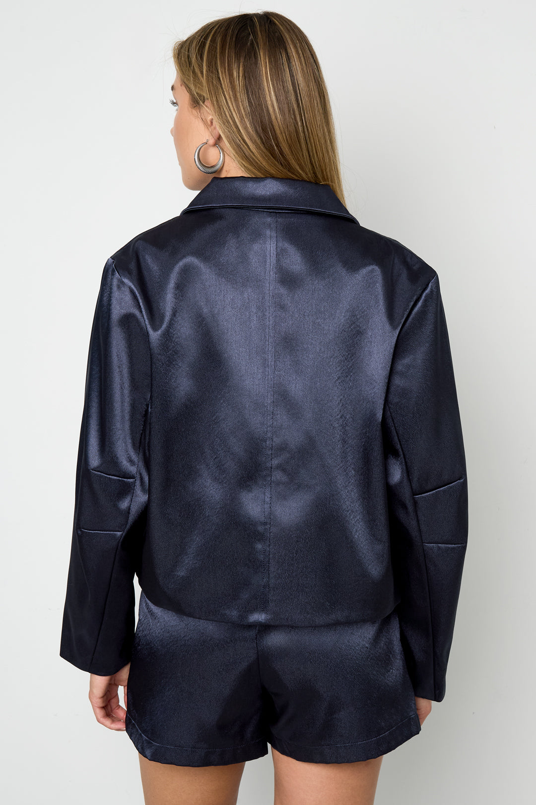 herbst-outfit-mit-damenjacke