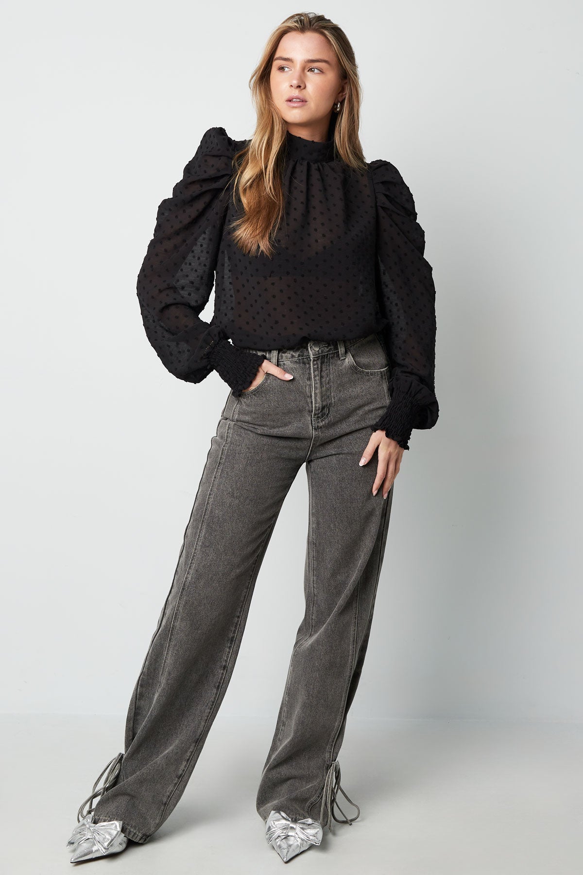 hoher-kragen-oberteil-damen-elegant-polyester-minimal-fashion