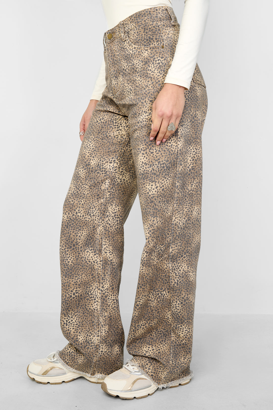 leoparden-jeans-damen-seitenansicht
