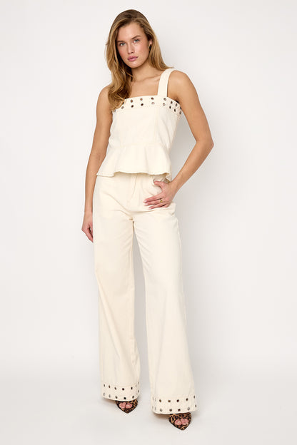 jeans-top-mit-oesen-detailaufnahme