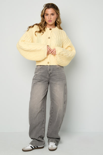 klassischer-cable-knit-cardigan