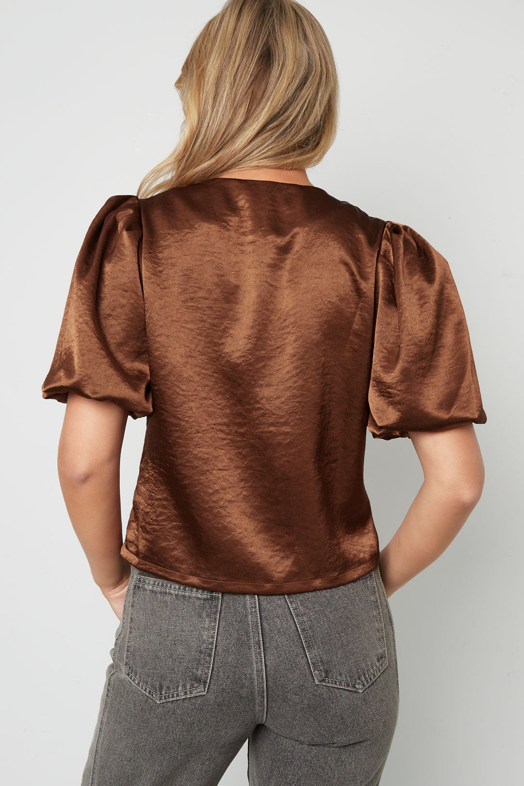 leichtes-polyester-oberteil-detailansicht