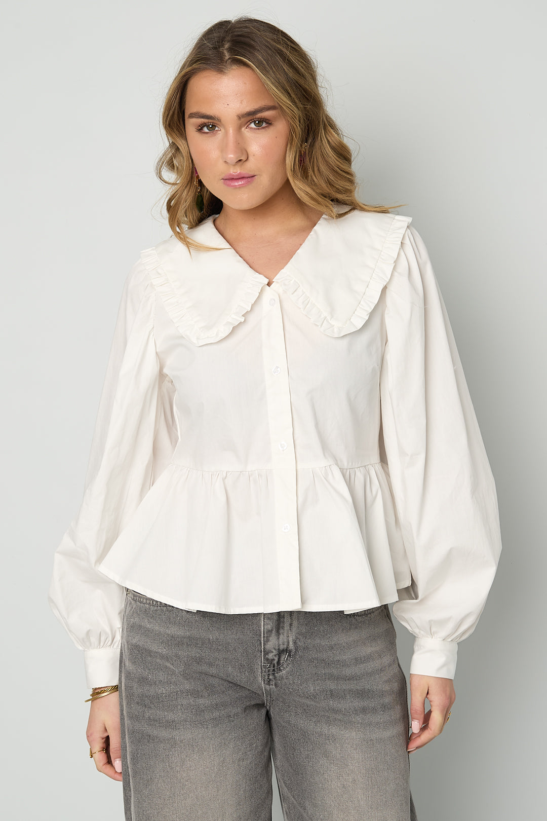 leichte-baumwolle-damen-bluse-am-model
