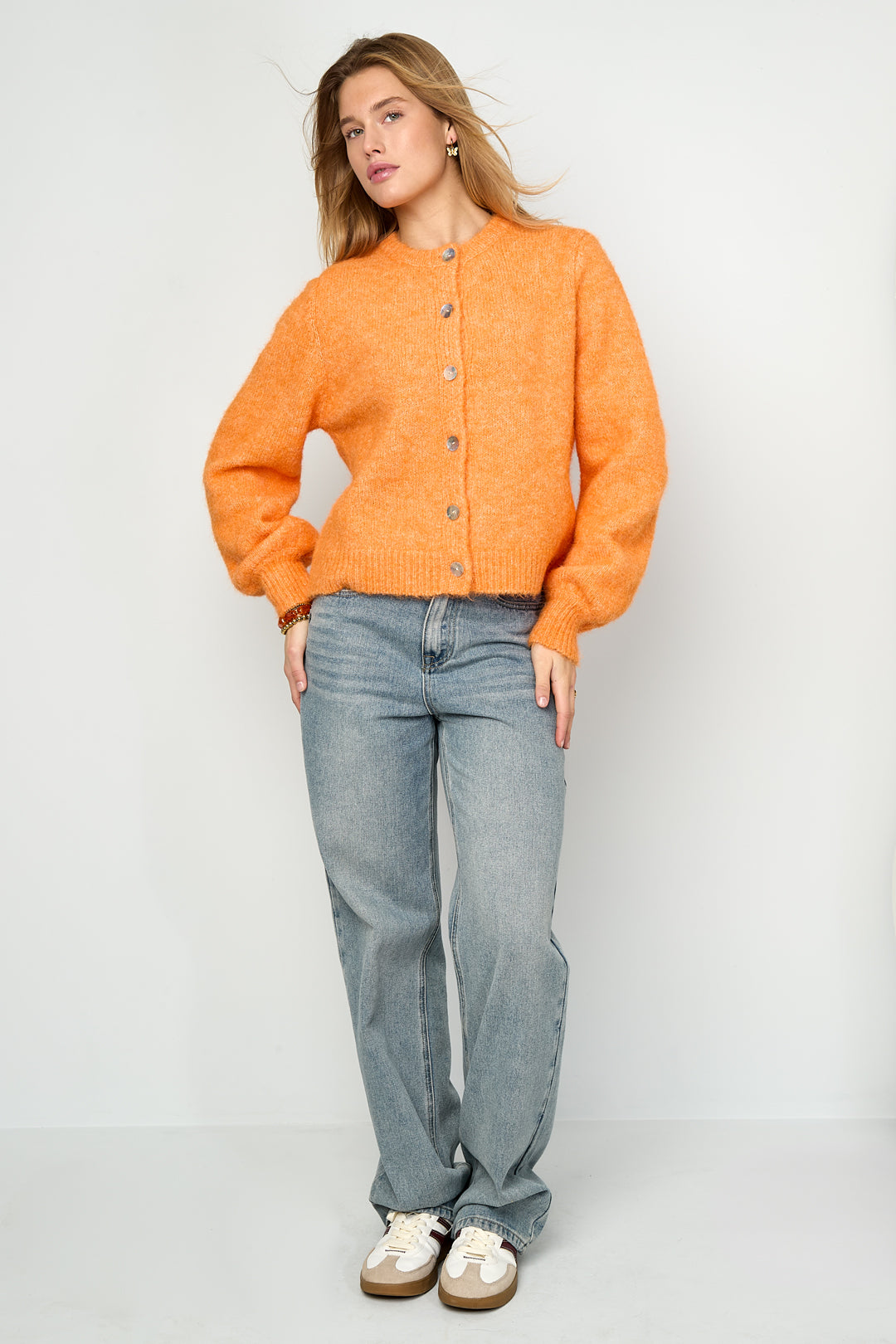 minimalist-cardigan-damen-look