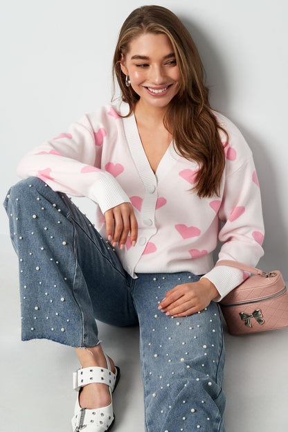 minimalistischer-cardigan-damen-herz-print-clean-fashion-look