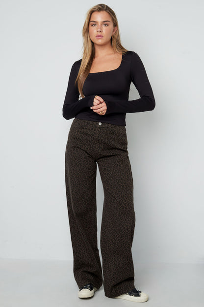 minimalistisches-gestricktes-top-damen-alltag-mode-clean-style