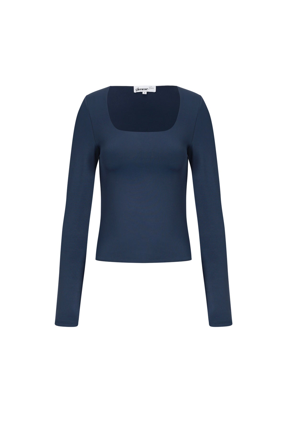 minimalistisches-nylon-oberteil-damen-modern-outfit-clean-fashion